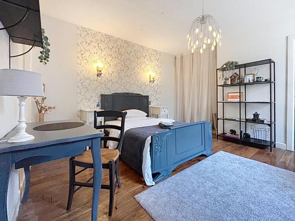 Maison, 199m2, 10 pièces 2, chambres, SPA, et dependances