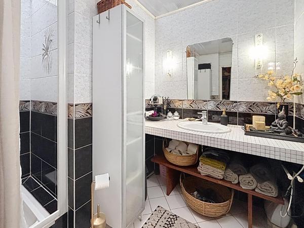 Maison, 199m2, 10 pièces 2, chambres, SPA, et dependances