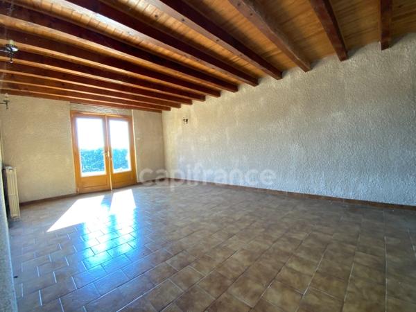 A SAINT GERMAIN LAVAL (42) MAISON de 120 M2 avec terasse TERRAIN de 3 HA et BATIMENT de 75 M2