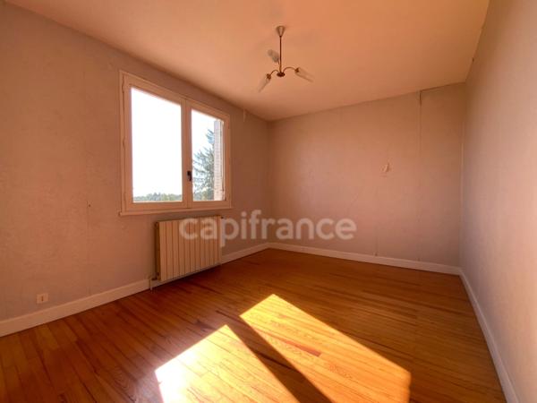 A SAINT GERMAIN LAVAL (42) MAISON de 120 M2 avec terasse TERRAIN de 3 HA et BATIMENT de 75 M2