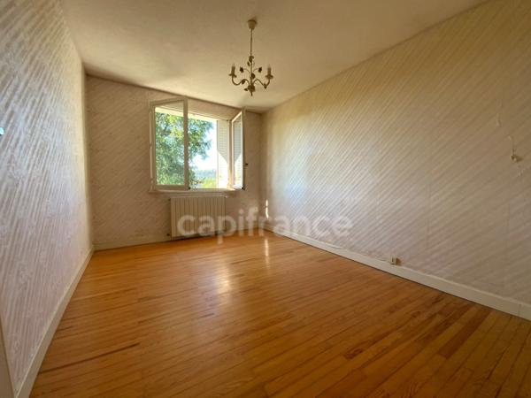 A SAINT GERMAIN LAVAL (42) MAISON de 120 M2 avec terasse TERRAIN de 3 HA et BATIMENT de 75 M2