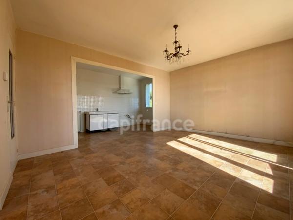 A SAINT GERMAIN LAVAL (42) MAISON de 120 M2 avec terasse TERRAIN de 3 HA et BATIMENT de 75 M2