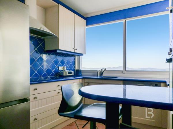 TOULON – Appartement avec vues mer, cave et parking