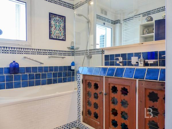 TOULON – Appartement avec vues mer, cave et parking