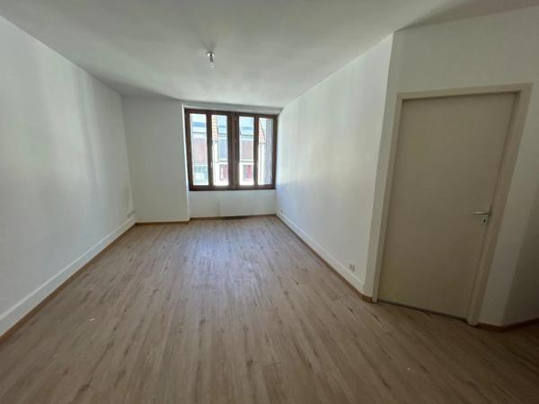 Appartement à louer 2 pièces 45.58m² Montbéliard (25200)