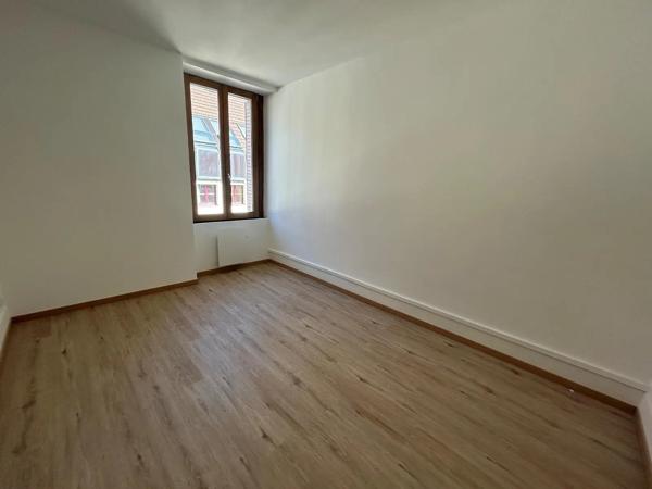 Appartement à louer 2 pièces 45.58m² Montbéliard (25200)