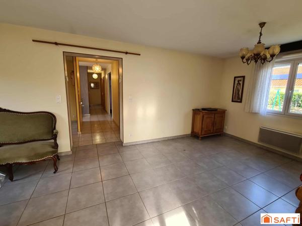 Sous offre d'achat acceptée ** Maison individuelle de plain-pied avec 3 chambres à Thaon-les-Vosges