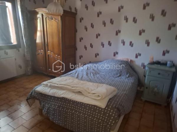 Maison traditionnelle de 1 260 m²