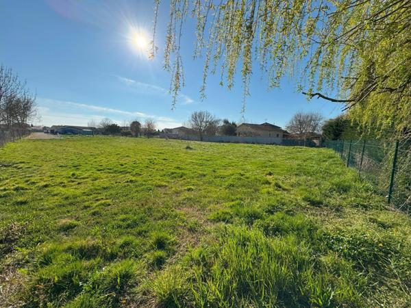 : ? Terrain 890 m² + PTZ : votre maison, votre avenir !