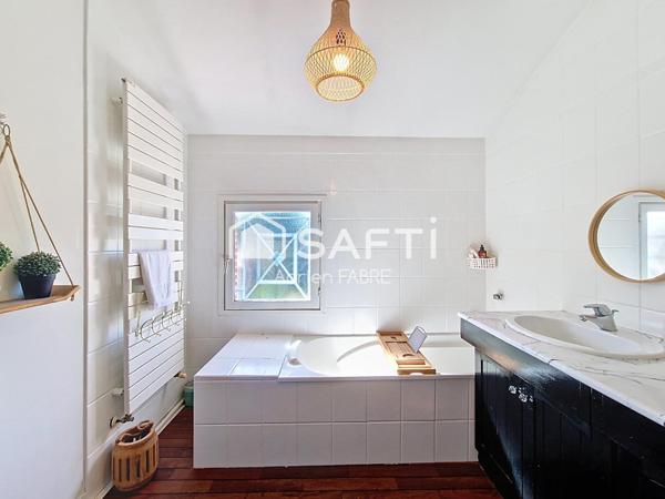 Villa moderne de 225 m² avec piscine de 12mx5m ,un pool housse de 25m² et dépendances à seulement 20 minutes de Toulouse