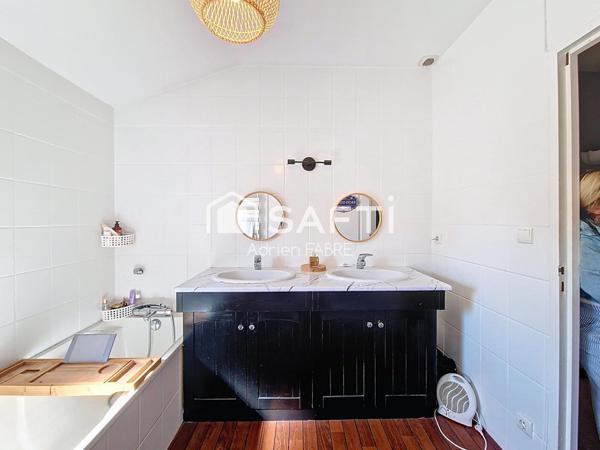 Villa moderne de 225 m² avec piscine de 12mx5m ,un pool housse de 25m² et dépendances à seulement 20 minutes de Toulouse