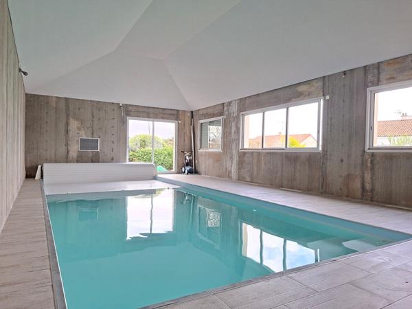 Maison famililale avec piscine intérieure