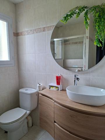 Maison famililale avec piscine intérieure