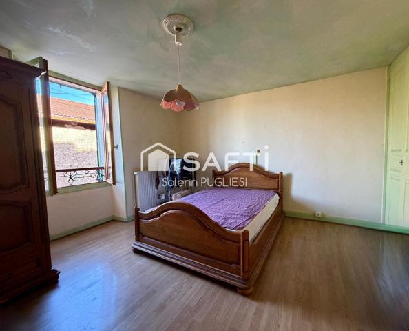 Maison de village avec garage et terrain