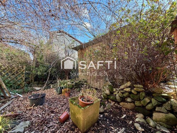 Maison de village avec garage et terrain