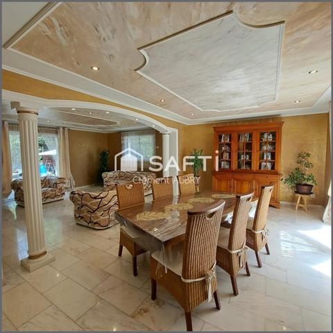 Beau pavillon moderne avec de beaux volumes et grand terrain !
