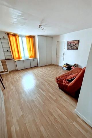 A vendre- Splendide maison familiale 8 pièces de 153m2 habitable avec dépendance et ancien commerce à ARNAC POMPADOUR (19)