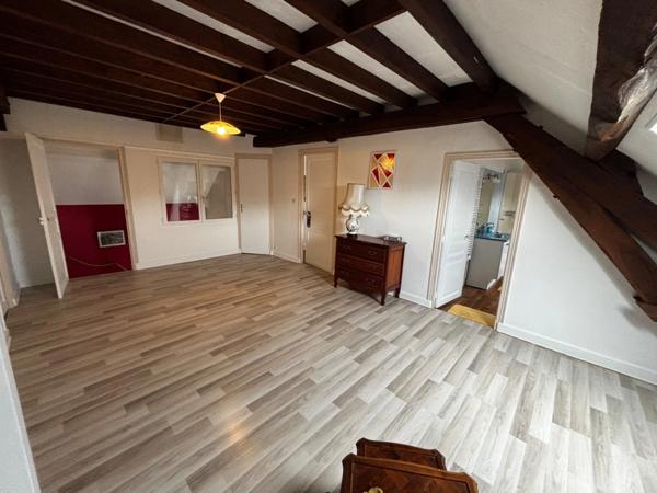 A vendre- Splendide maison familiale 8 pièces de 153m2 habitable avec dépendance et ancien commerce à ARNAC POMPADOUR (19)