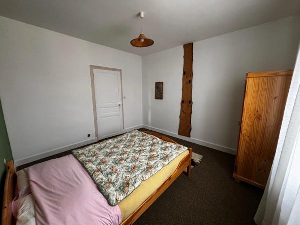 A vendre- Splendide maison familiale 8 pièces de 153m2 habitable avec dépendance et ancien commerce à ARNAC POMPADOUR (19)