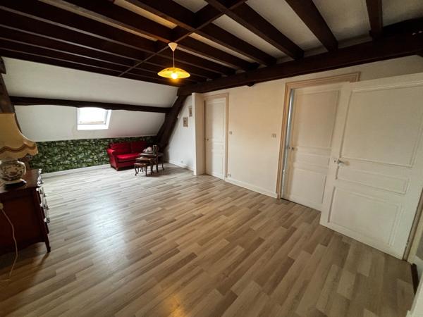 A vendre- Splendide maison familiale 8 pièces de 153m2 habitable avec dépendance et ancien commerce à ARNAC POMPADOUR (19)