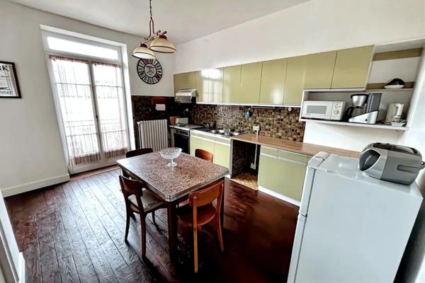 A vendre- Splendide maison familiale 8 pièces de 153m2 habitable avec dépendance et ancien commerce à ARNAC POMPADOUR (19)