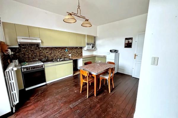 A vendre- Splendide maison familiale 8 pièces de 153m2 habitable avec dépendance et ancien commerce à ARNAC POMPADOUR (19)