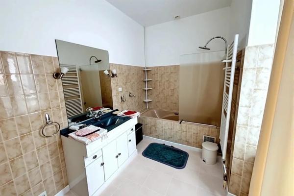 A vendre- Splendide maison familiale 8 pièces de 153m2 habitable avec dépendance et ancien commerce à ARNAC POMPADOUR (19)