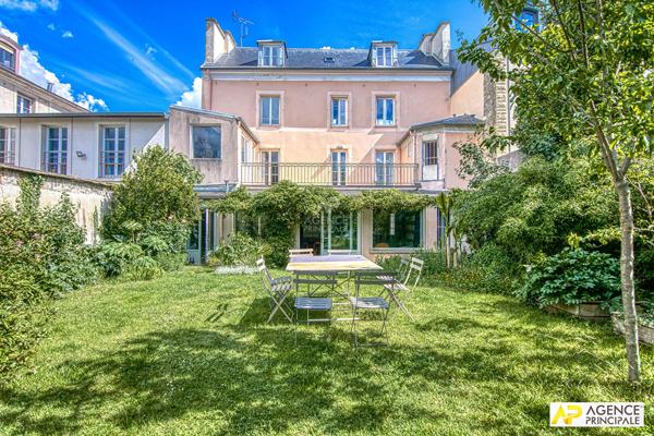 Versailles Saint-Louis Maison 9 pièces 280 m² habitables sur parcelle de 400 m² 2 380 000 € **  - Référence  28349