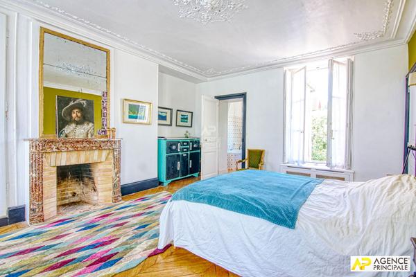 Versailles Saint-Louis Maison 9 pièces 280 m² habitables sur parcelle de 400 m² 2 380 000 € **  - Référence  28349