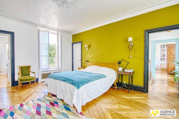 Versailles Saint-Louis Maison 9 pièces 280 m² habitables sur parcelle de 400 m² 2 380 000 € **  - Référence  28349