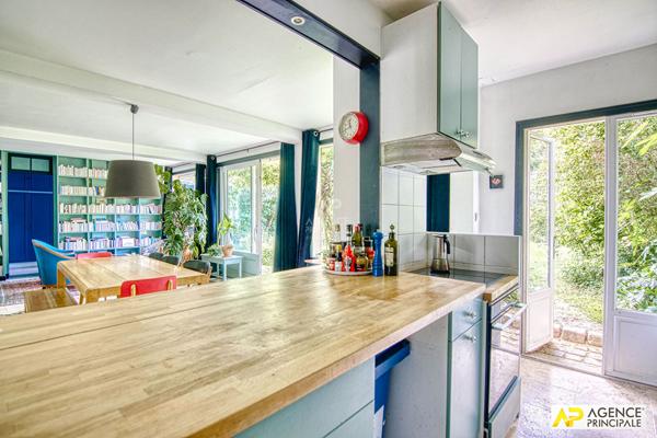 Versailles Saint-Louis Maison 9 pièces 280 m² habitables sur parcelle de 400 m² 2 380 000 € **  - Référence  28349