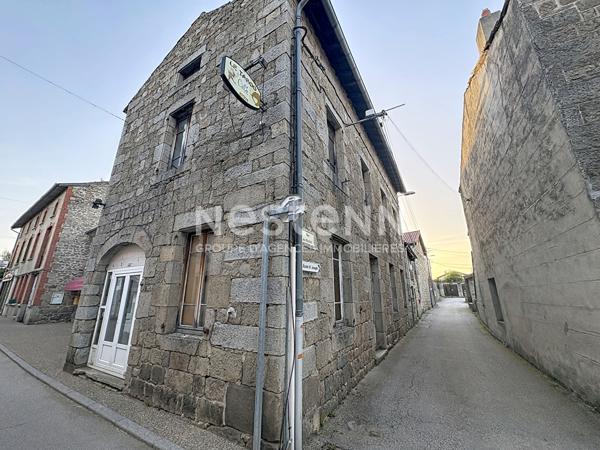 Ensemble immobilier composé d'un local commercial et d'un appartement dans le centre de Grazac