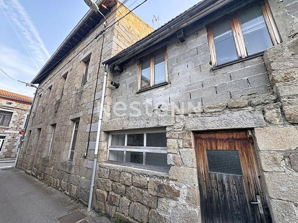Ensemble immobilier composé d'un local commercial et d'un appartement dans le centre de Grazac