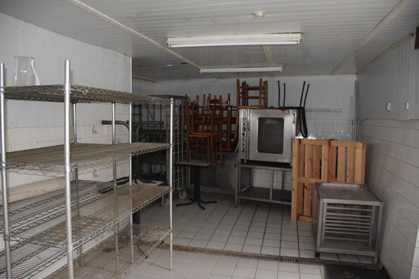 Ensemble immobilier composé d'un local commercial et d'un appartement dans le centre de Grazac