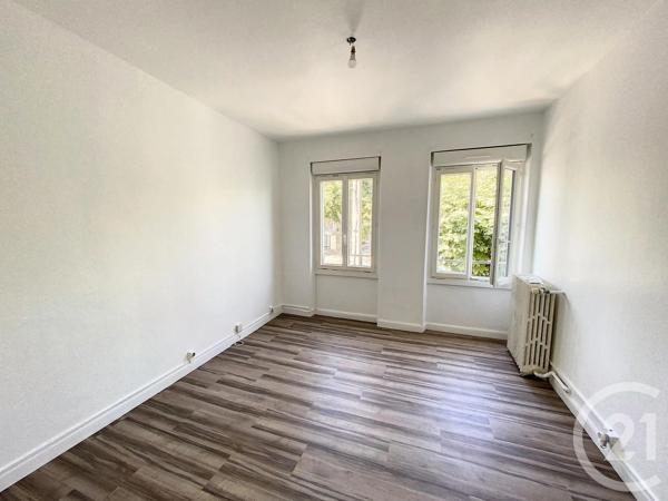 Immeuble à vendre  151,11 m 2   CLERMONT FERRAND  - 63