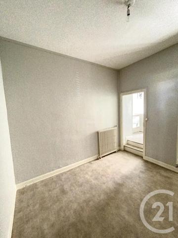 Immeuble à vendre  151,11 m 2   CLERMONT FERRAND  - 63