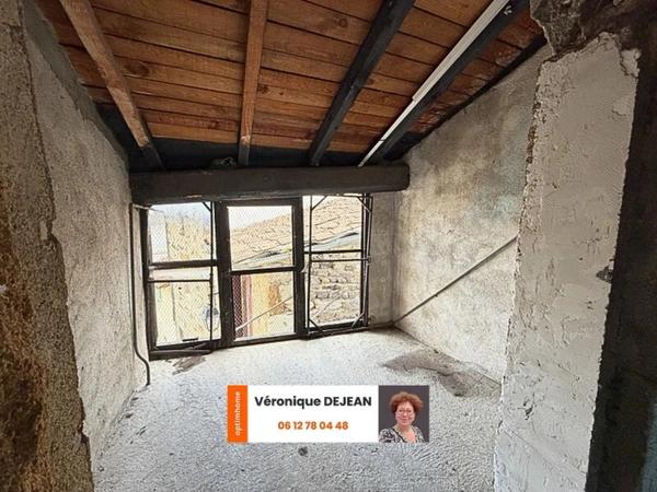 Maison 102 m²-Les Martres-de-Veyre (63)-4 chambres-3 chambres + bureau– 155 000 €