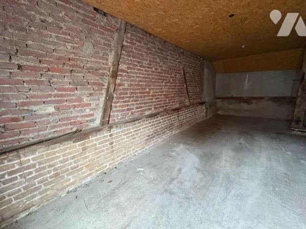 Au c?ur du centre ville garage avec grenier 