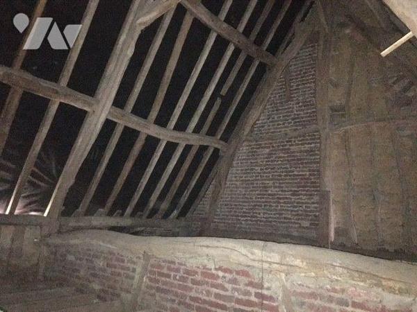 Au c?ur du centre ville garage avec grenier 