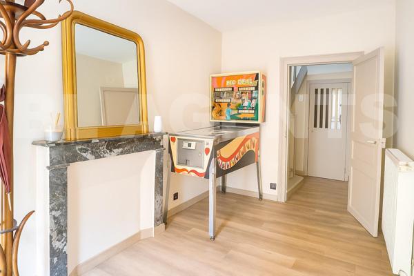 Triplex coup de cœur entièrement rénové, hypercentre de Lisieux avec terrasse intimiste.