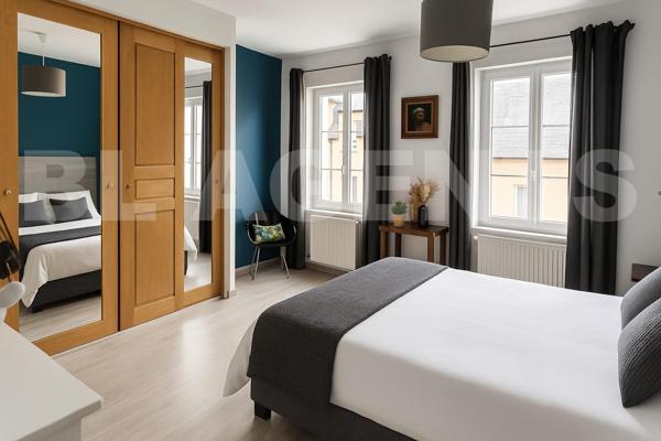 Triplex coup de cœur entièrement rénové, hypercentre de Lisieux avec terrasse intimiste.