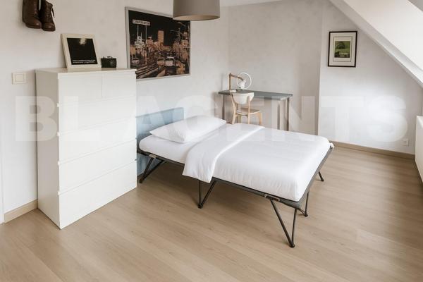 Triplex coup de cœur entièrement rénové, hypercentre de Lisieux avec terrasse intimiste.