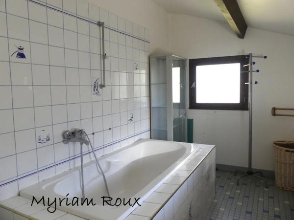 Orléans, proche CHU, à vendre maison de 143 m2, 5 chambres, terrain de 1000 m2.