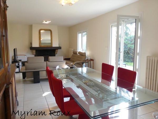 Orléans, proche CHU, à vendre maison de 143 m2, 5 chambres, terrain de 1000 m2.