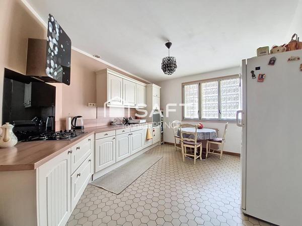 Maison familiale avec T2( 48m2)et garage de 100m2