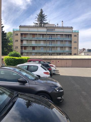 Garage fermé de 14m2 Saint Pavin Rive Droite