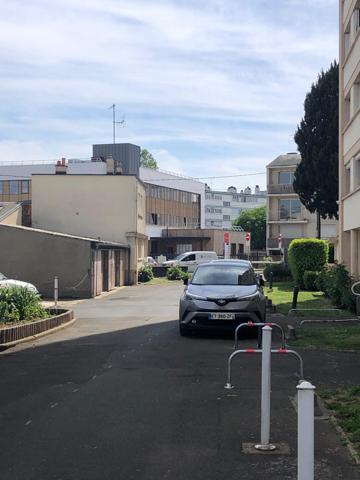 Garage fermé de 14m2 Saint Pavin Rive Droite