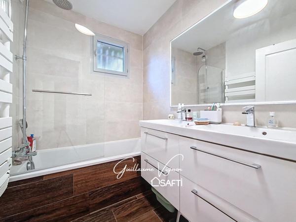 Rez-de-jardin dans résidence standing avec piscine