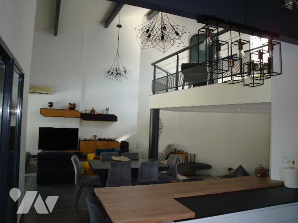 COLOMIERS  quartier résidentiel, villa 2004, T9, 5 chambres, piscine, sous-sol 100 m2, parc, annexes