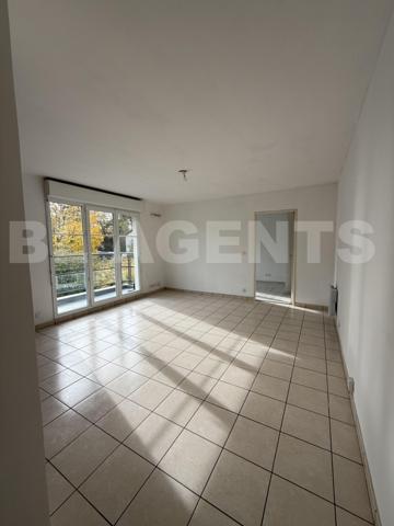 Appartement 2 piéces - Vaujours - Balcon - Parking - Proche transport